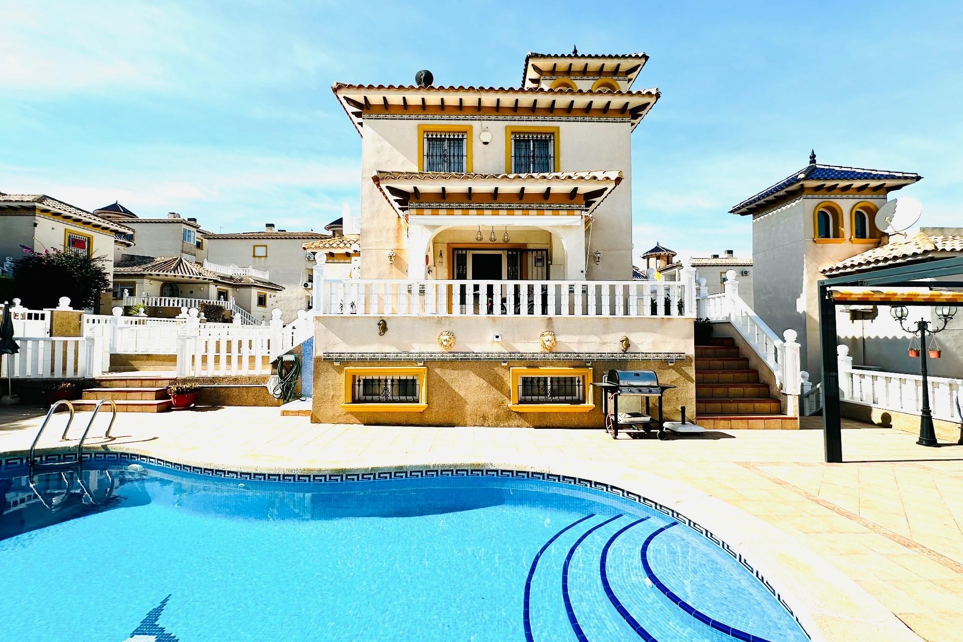 Återförsäljning - Villa -
Orihuela Costa - Villamartín