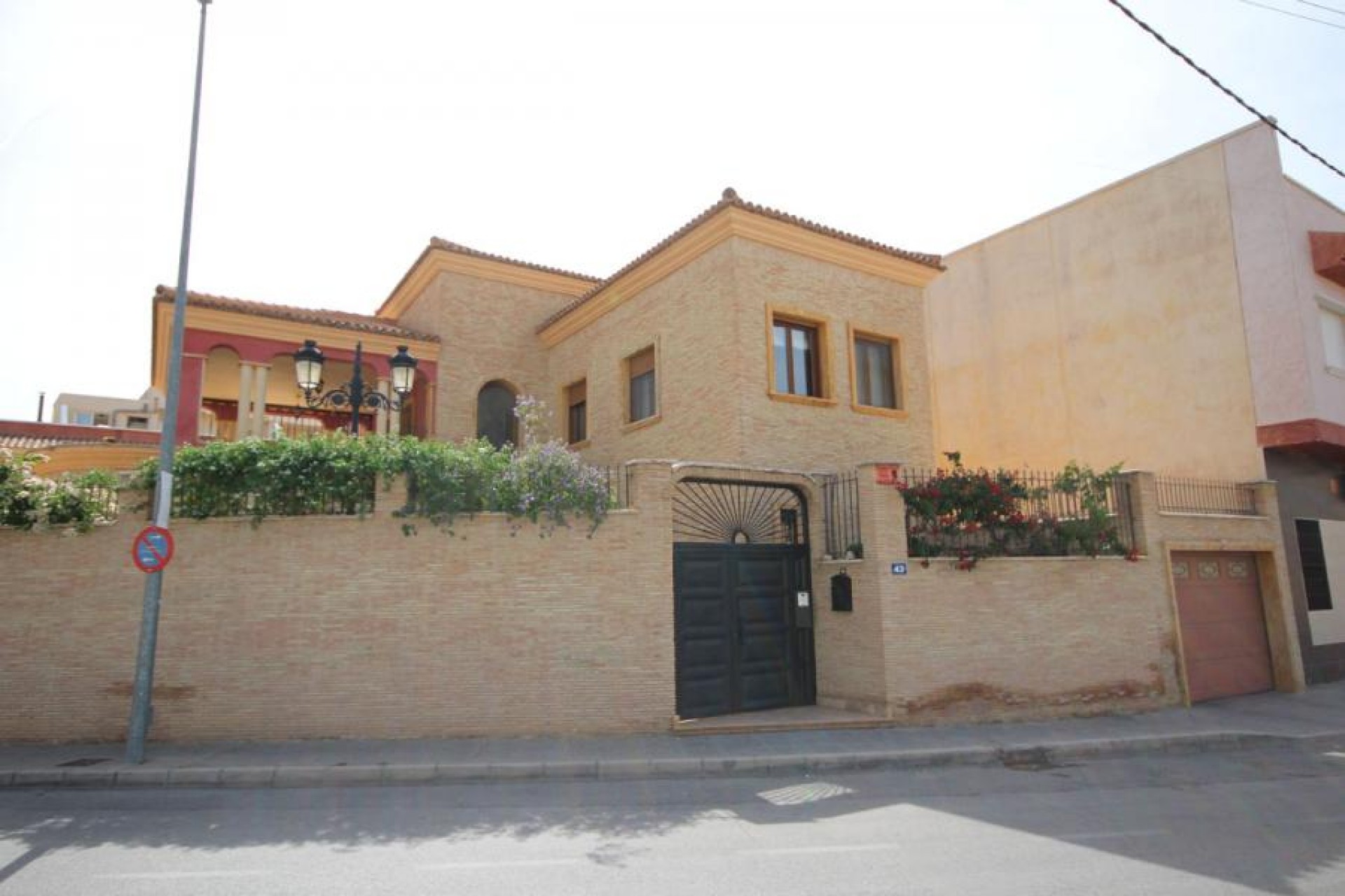 Återförsäljning - Villa -
Orihuela - Inland