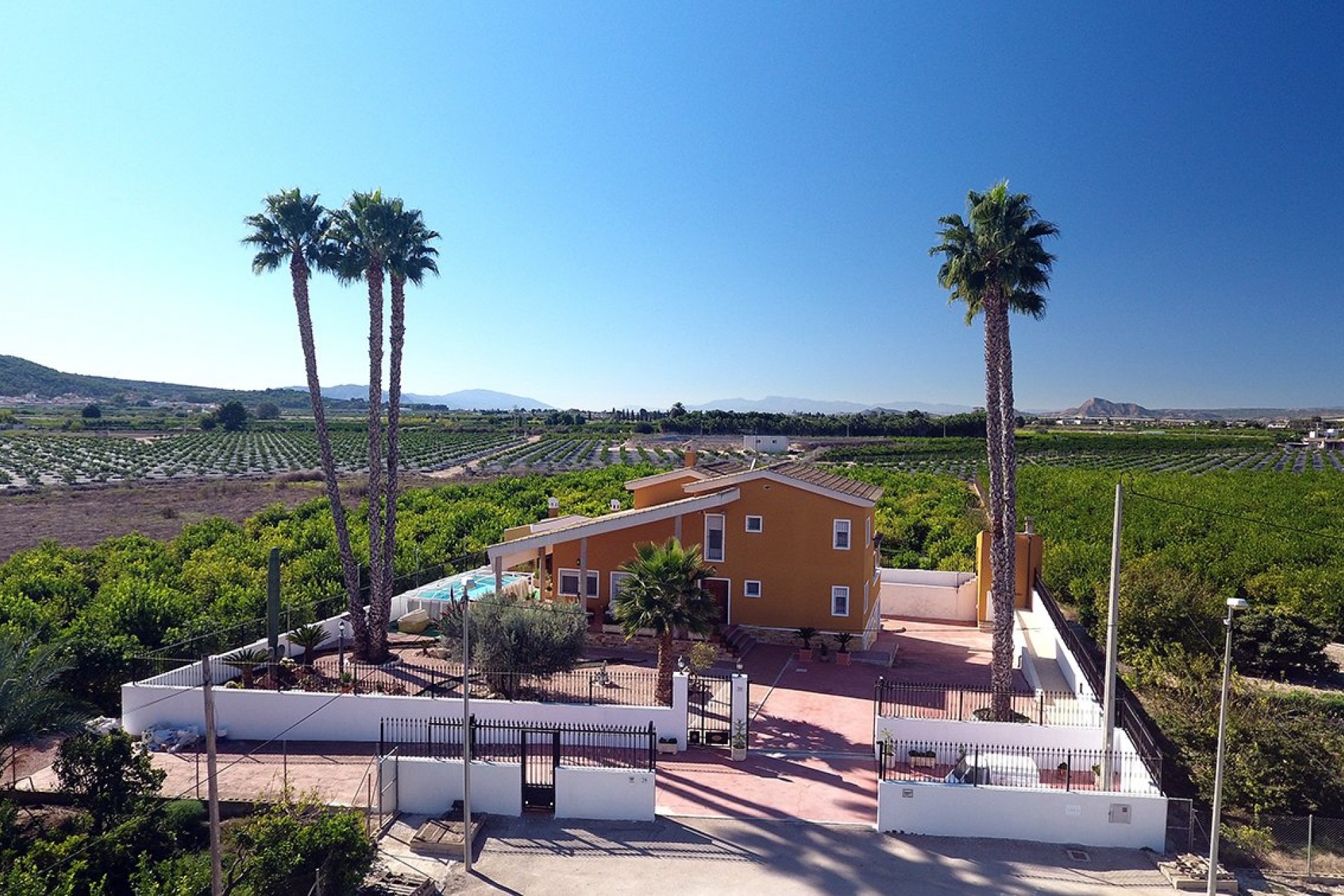 Återförsäljning - Villa -
Orihuela - Inland