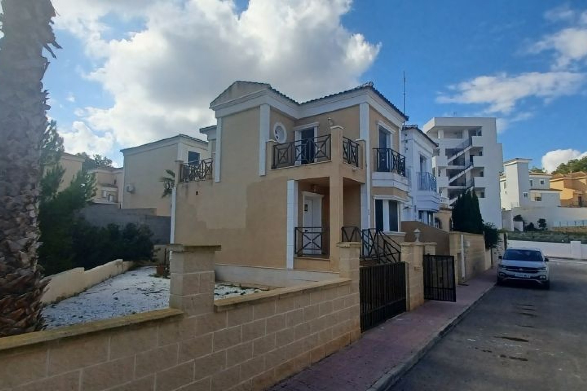 Återförsäljning - Villa -
Orihuela - Inland