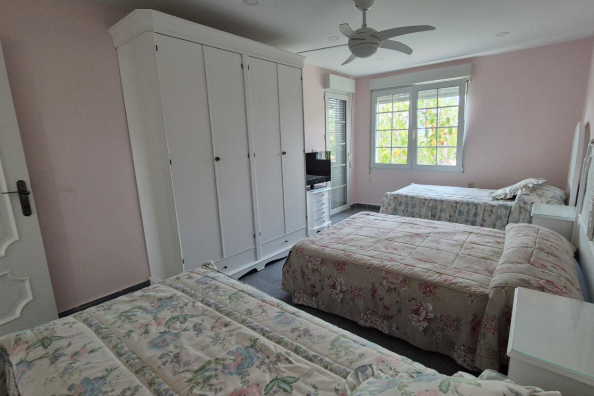 Återförsäljning - Villa -
Orihuela - Inland