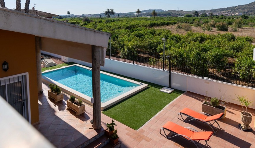 Återförsäljning - Villa -
Orihuela - Inland