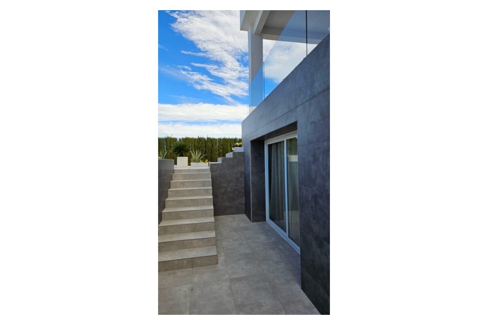 Återförsäljning - Villa -
Orihuela - Inland