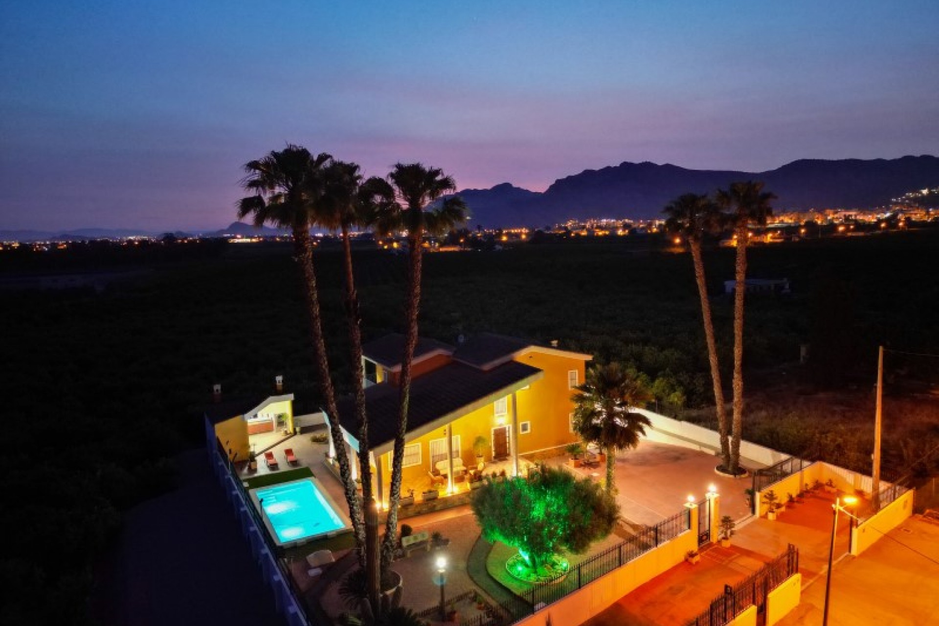 Återförsäljning - Villa -
Orihuela - Inland