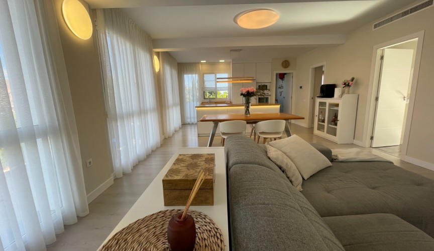 Återförsäljning - Villa -
Orihuela - Inland