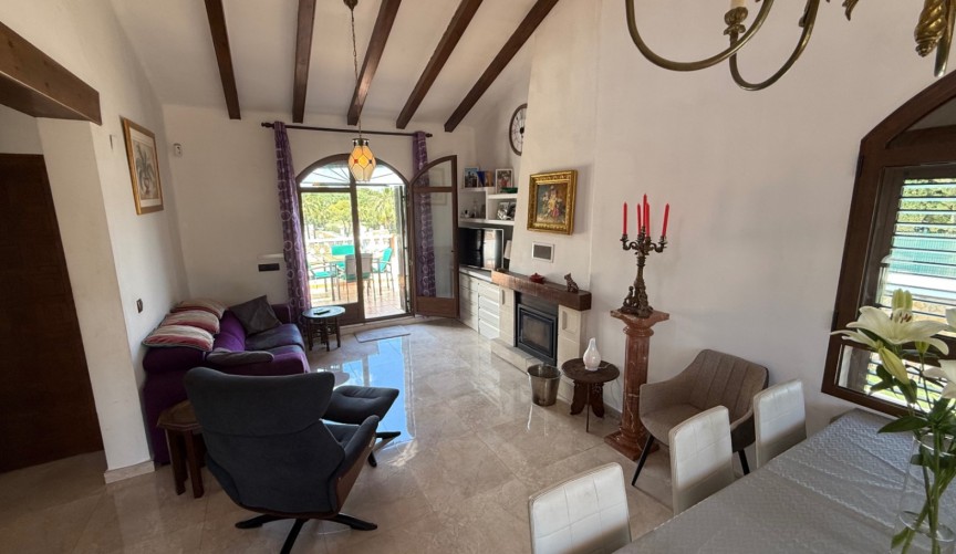 Återförsäljning - Villa -
Orihuela - Inland