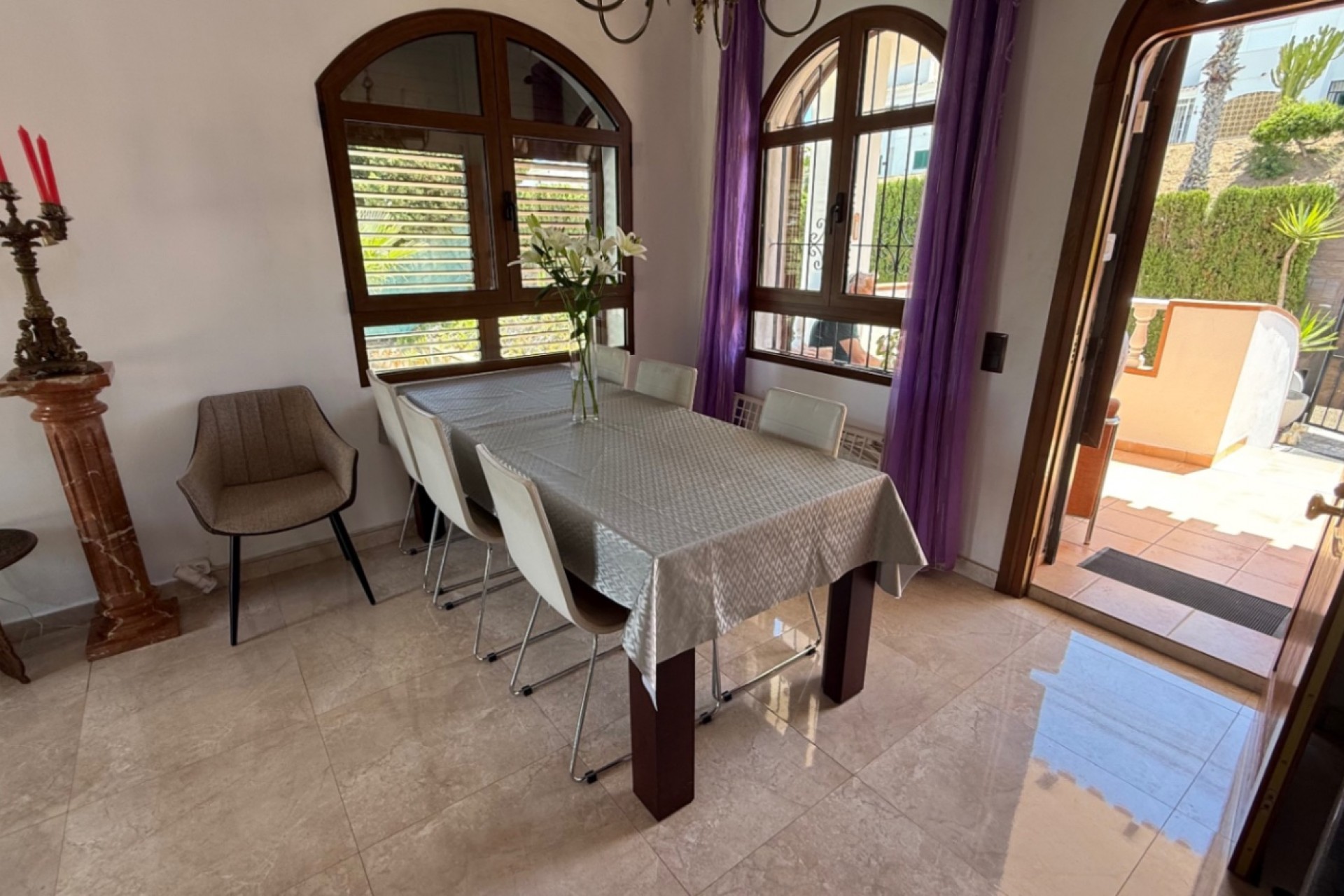 Återförsäljning - Villa -
Orihuela - Inland