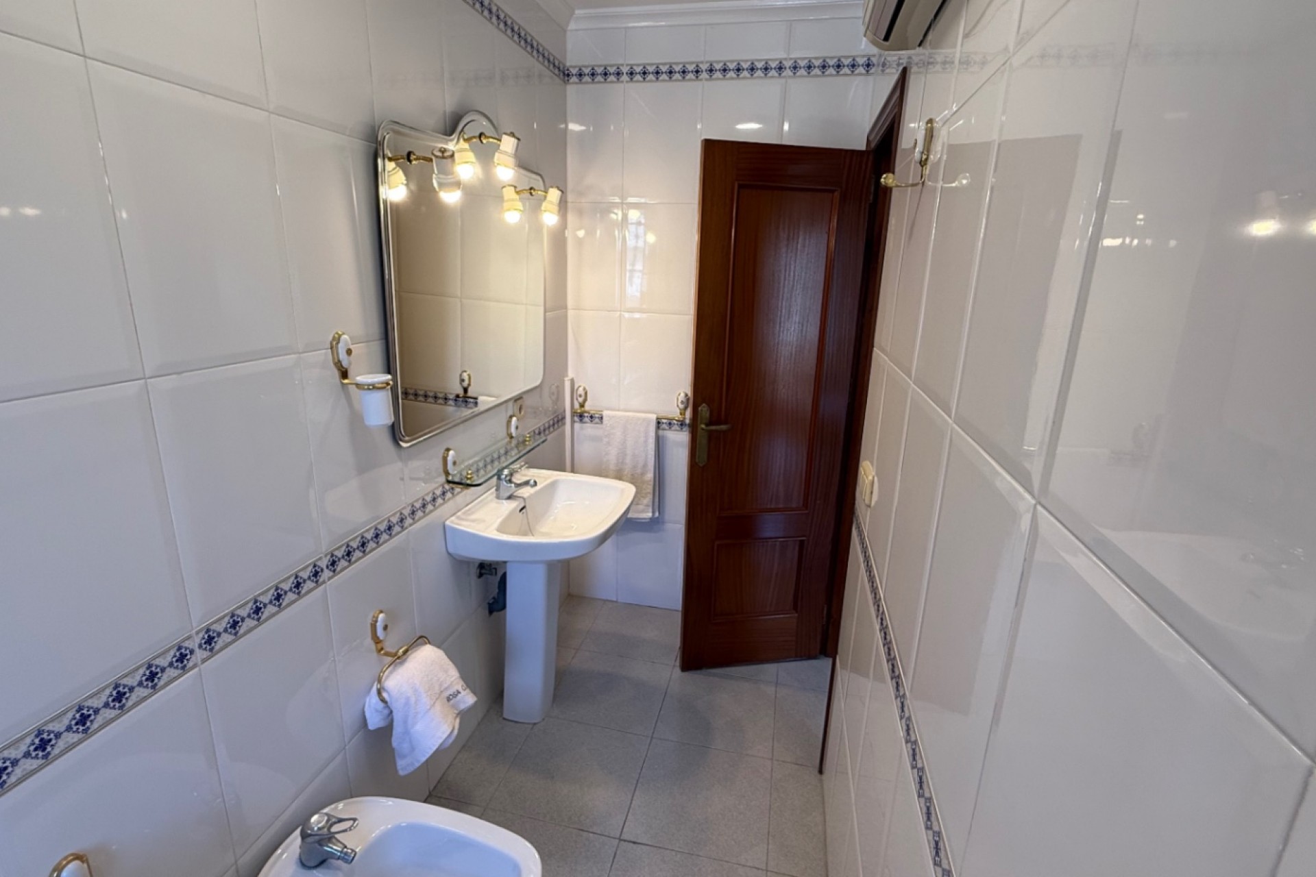 Återförsäljning - Villa -
Orihuela - Inland