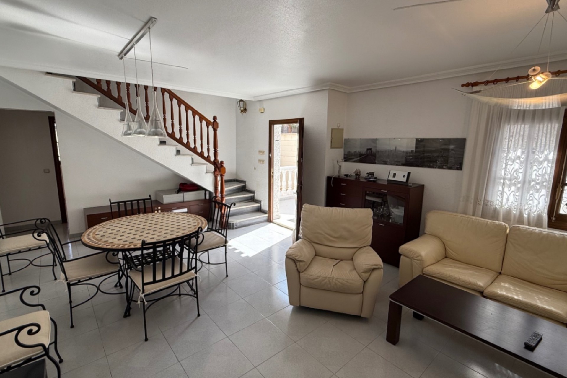 Återförsäljning - Villa -
Orihuela - Inland