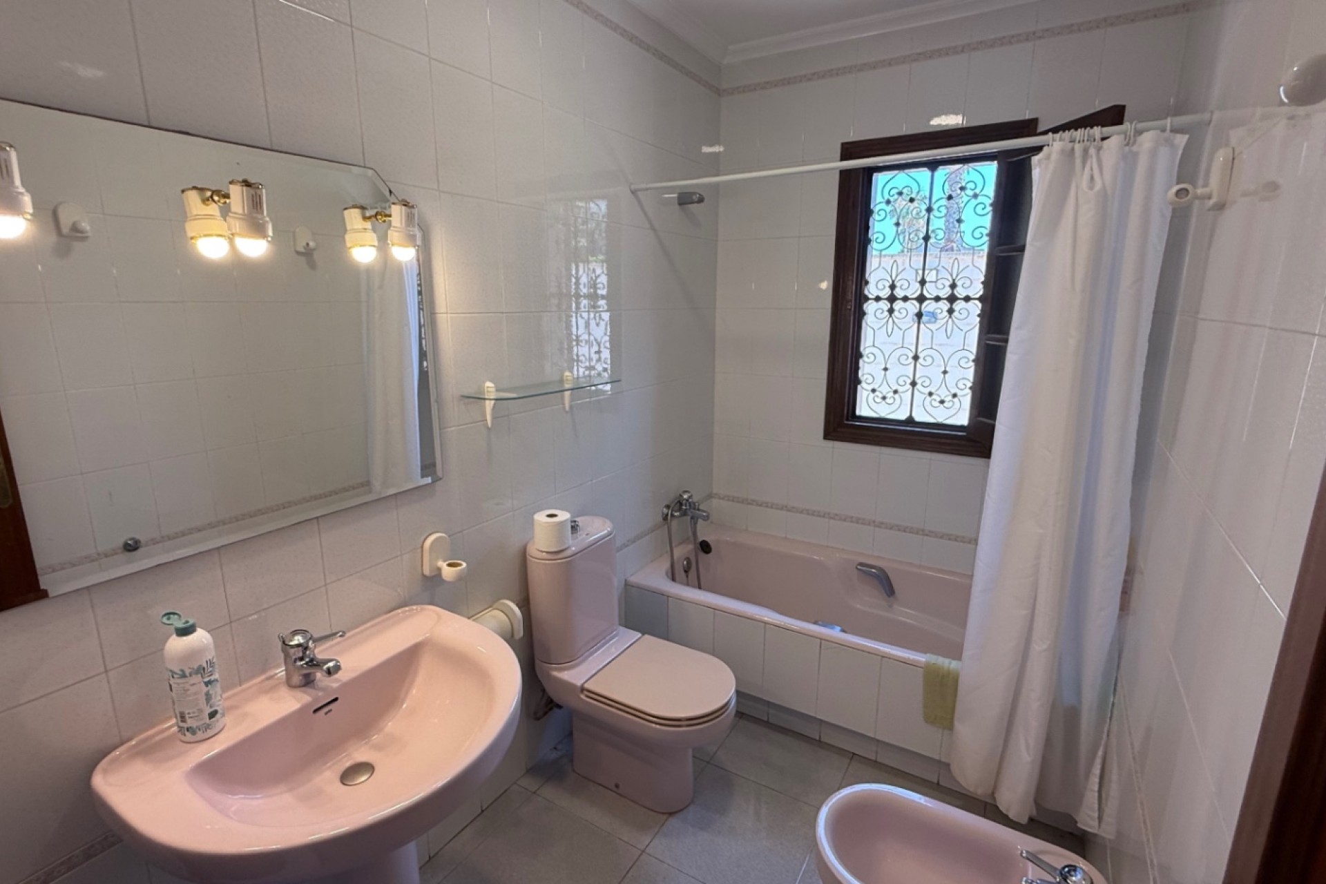 Återförsäljning - Villa -
Orihuela - Inland