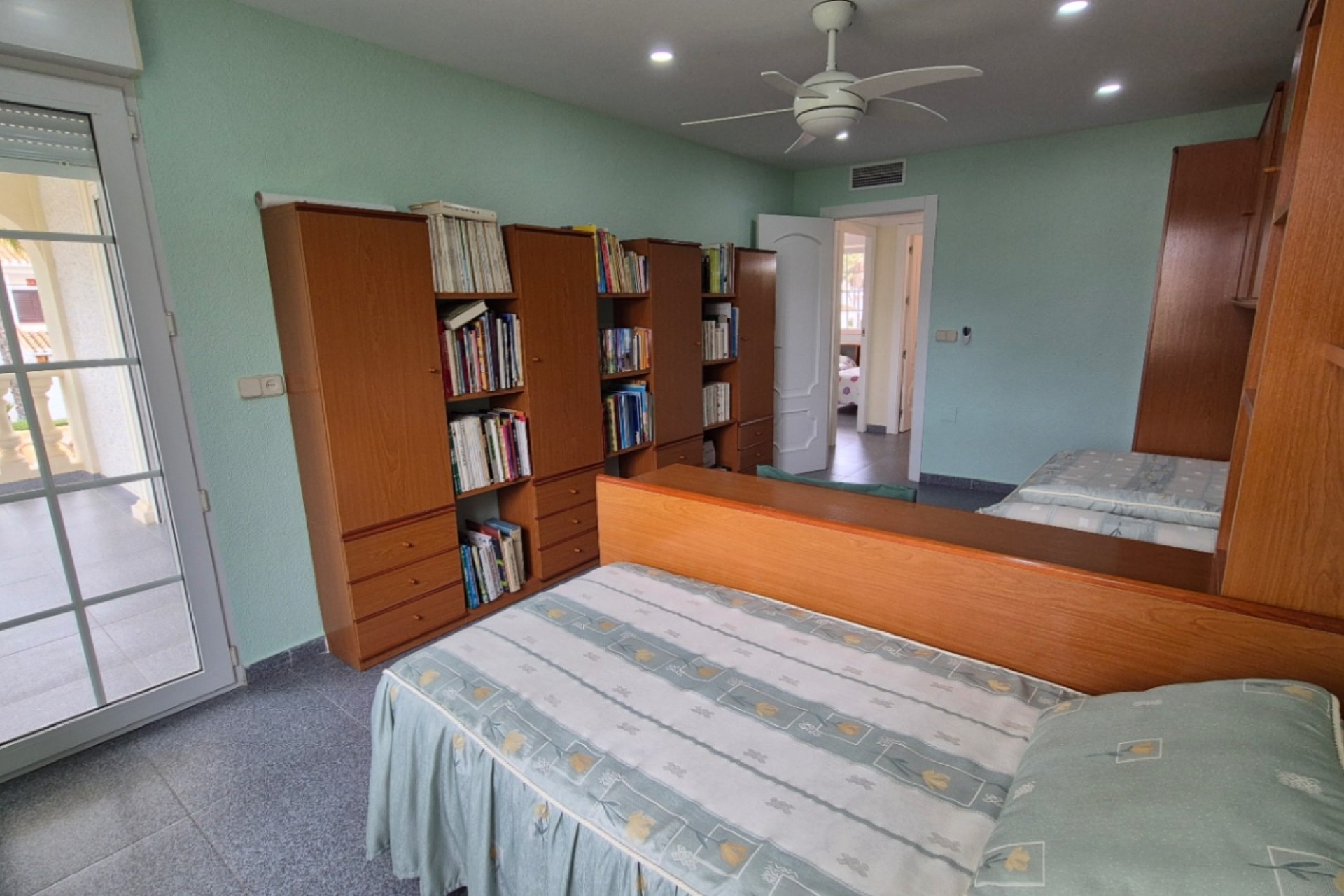 Återförsäljning - Villa -
Orihuela - Inland