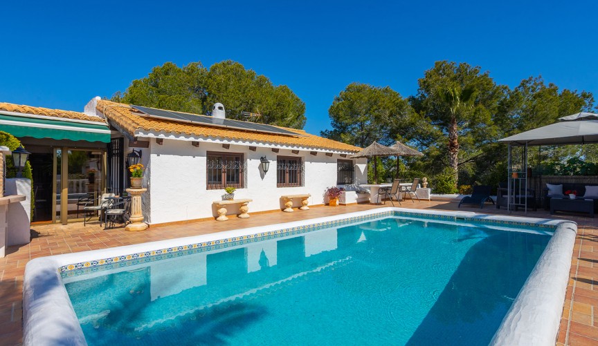 Återförsäljning - Villa -
Orihuela - Inland