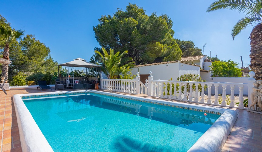 Återförsäljning - Villa -
Orihuela - Inland