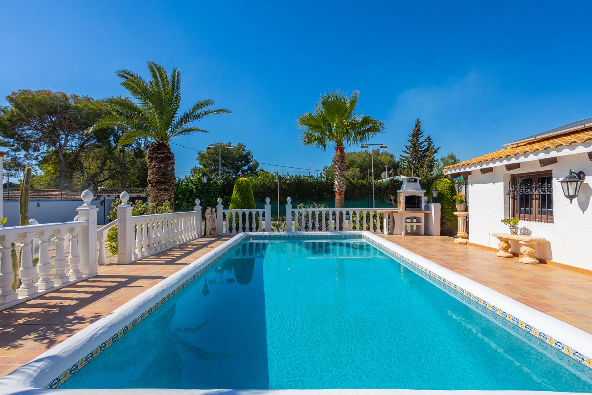 Återförsäljning - Villa -
Orihuela - Inland
