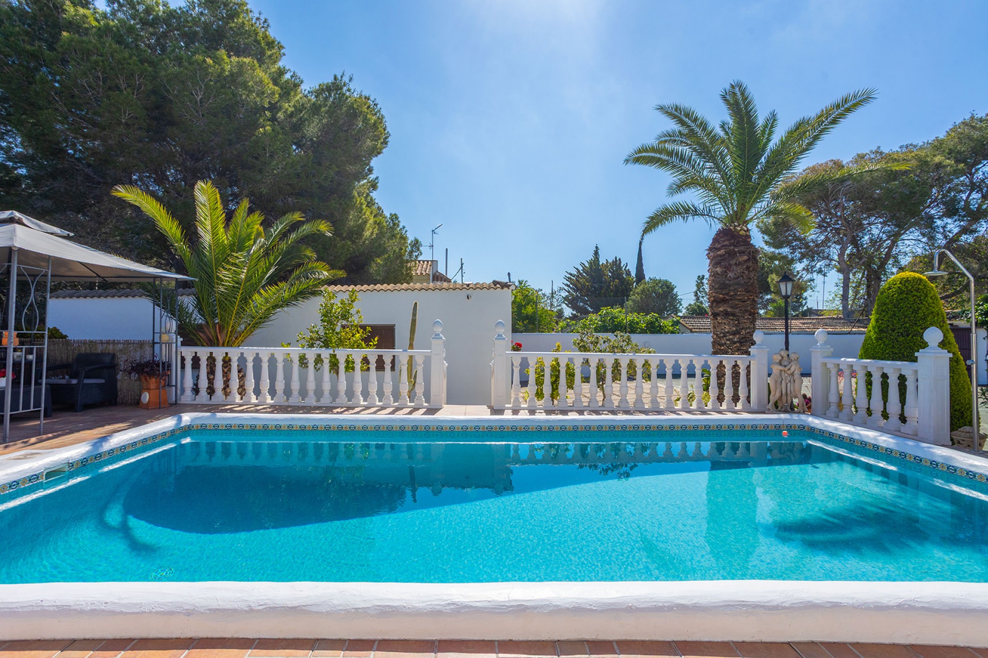 Återförsäljning - Villa -
Orihuela - Inland