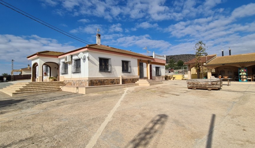 Återförsäljning - Villa -
Orihuela - Inland