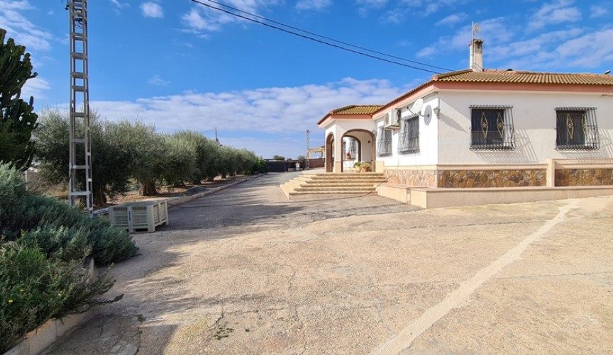 Återförsäljning - Villa -
Orihuela - Inland