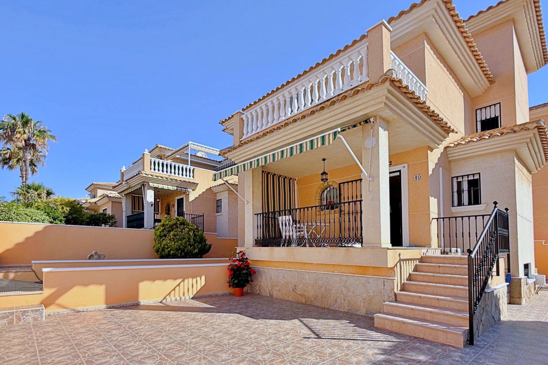 Återförsäljning - Villa -
Orihuela - Inland