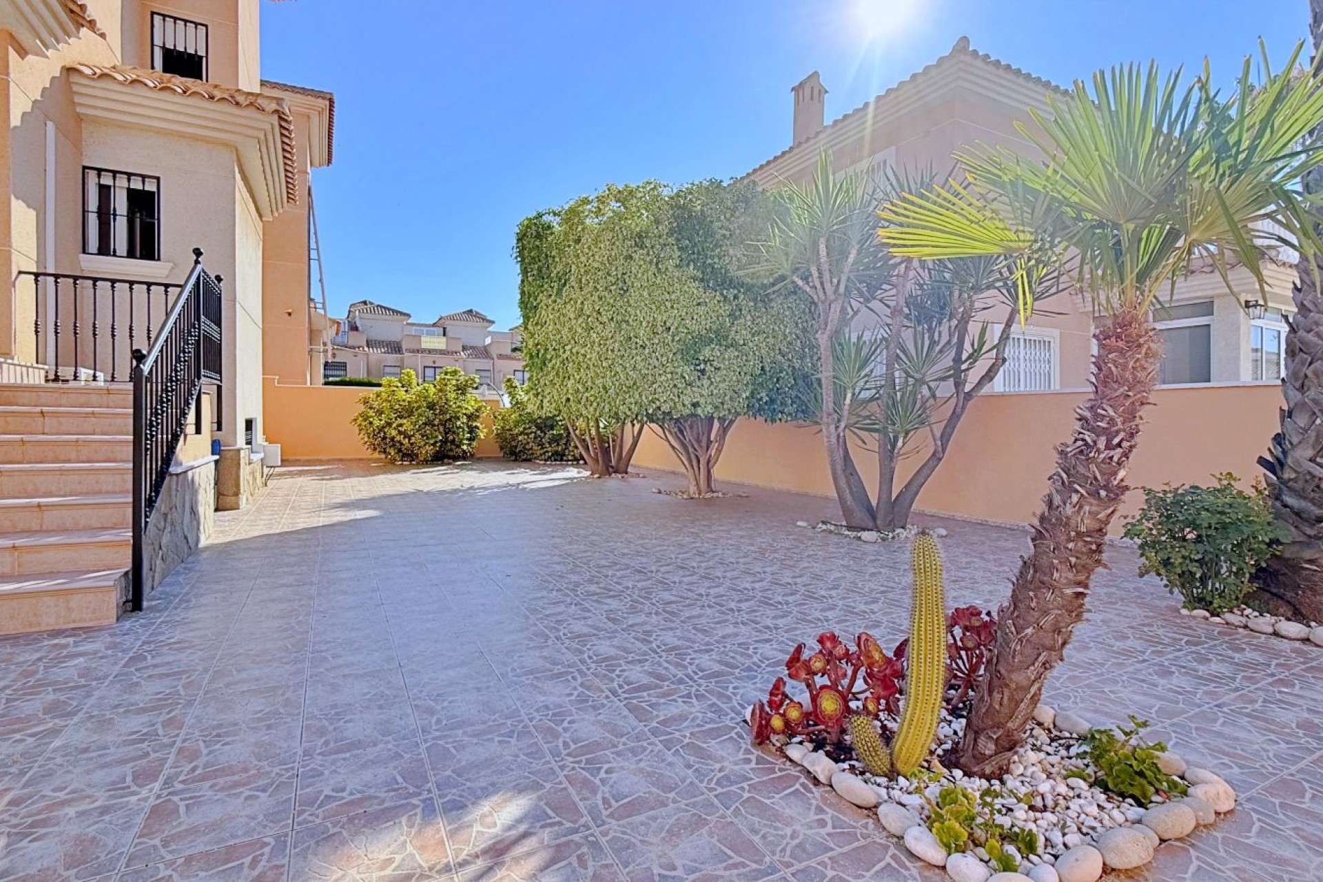 Återförsäljning - Villa -
Orihuela - Inland