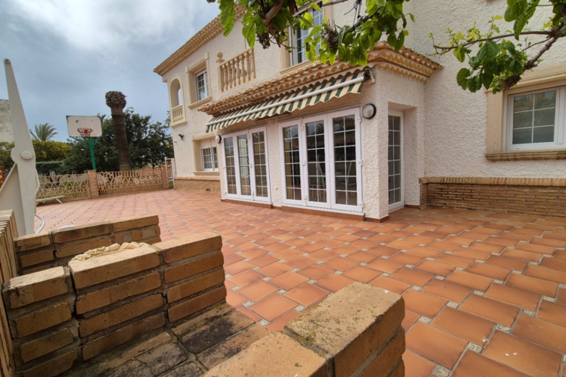 Återförsäljning - Villa -
Orihuela - Inland
