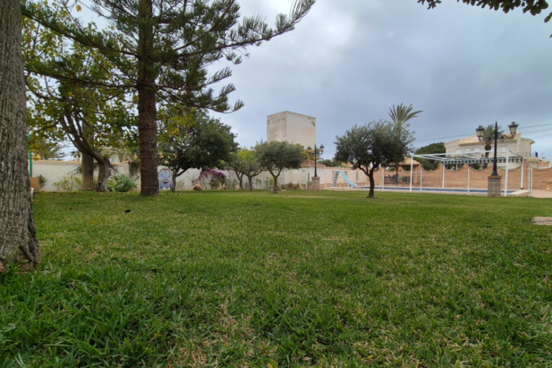 Återförsäljning - Villa -
Orihuela - Inland