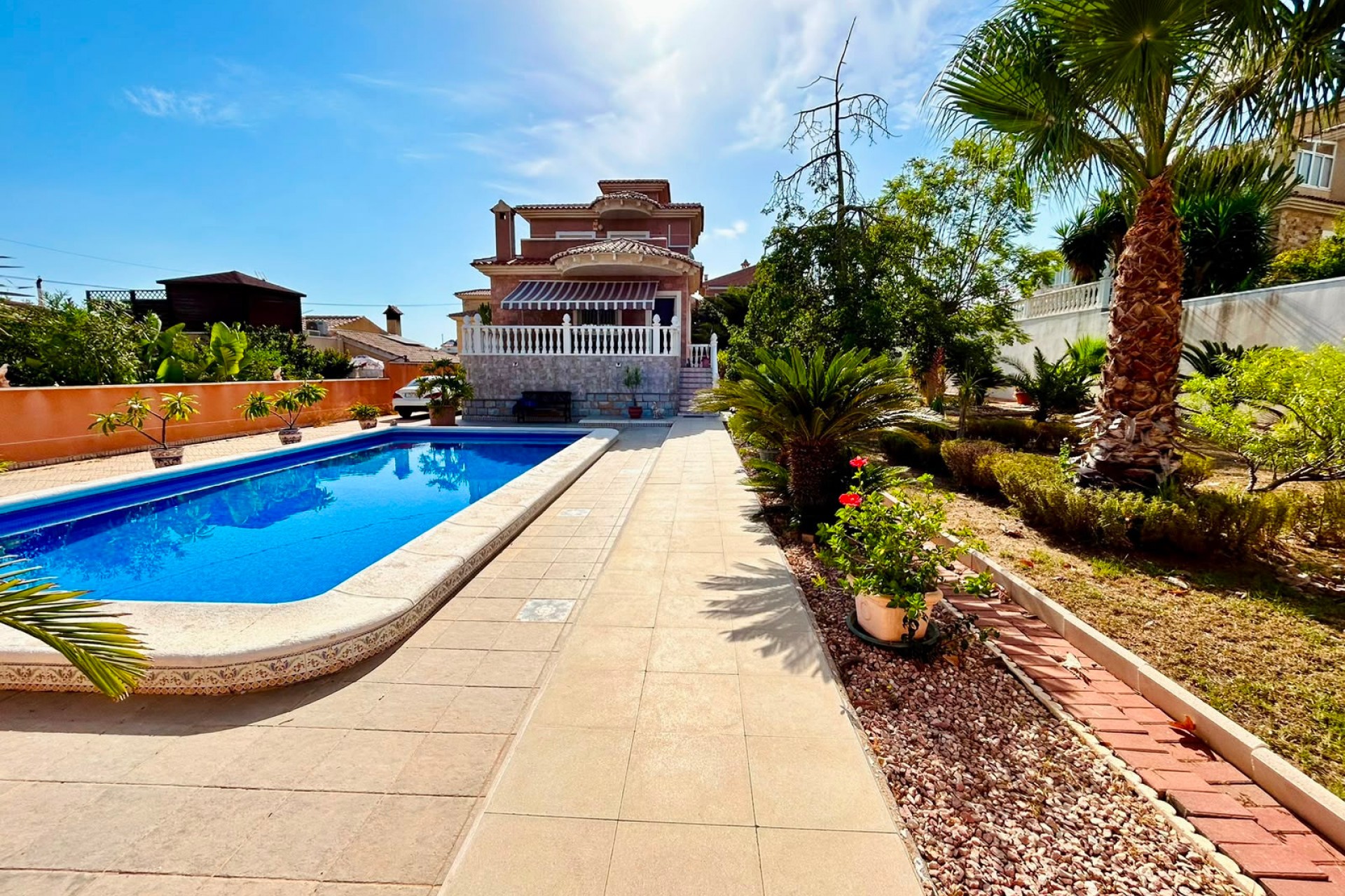 Återförsäljning - Villa -
Orihuela - Inland