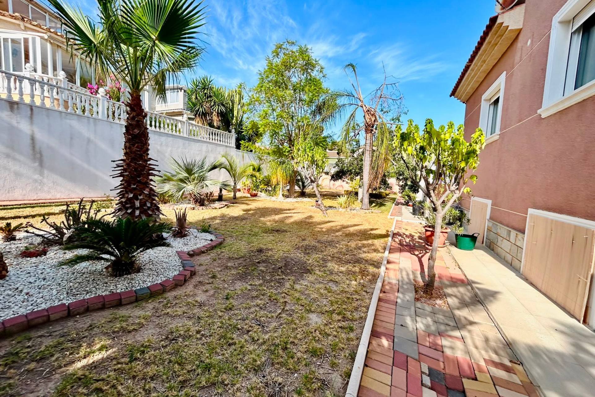 Återförsäljning - Villa -
Orihuela - Inland