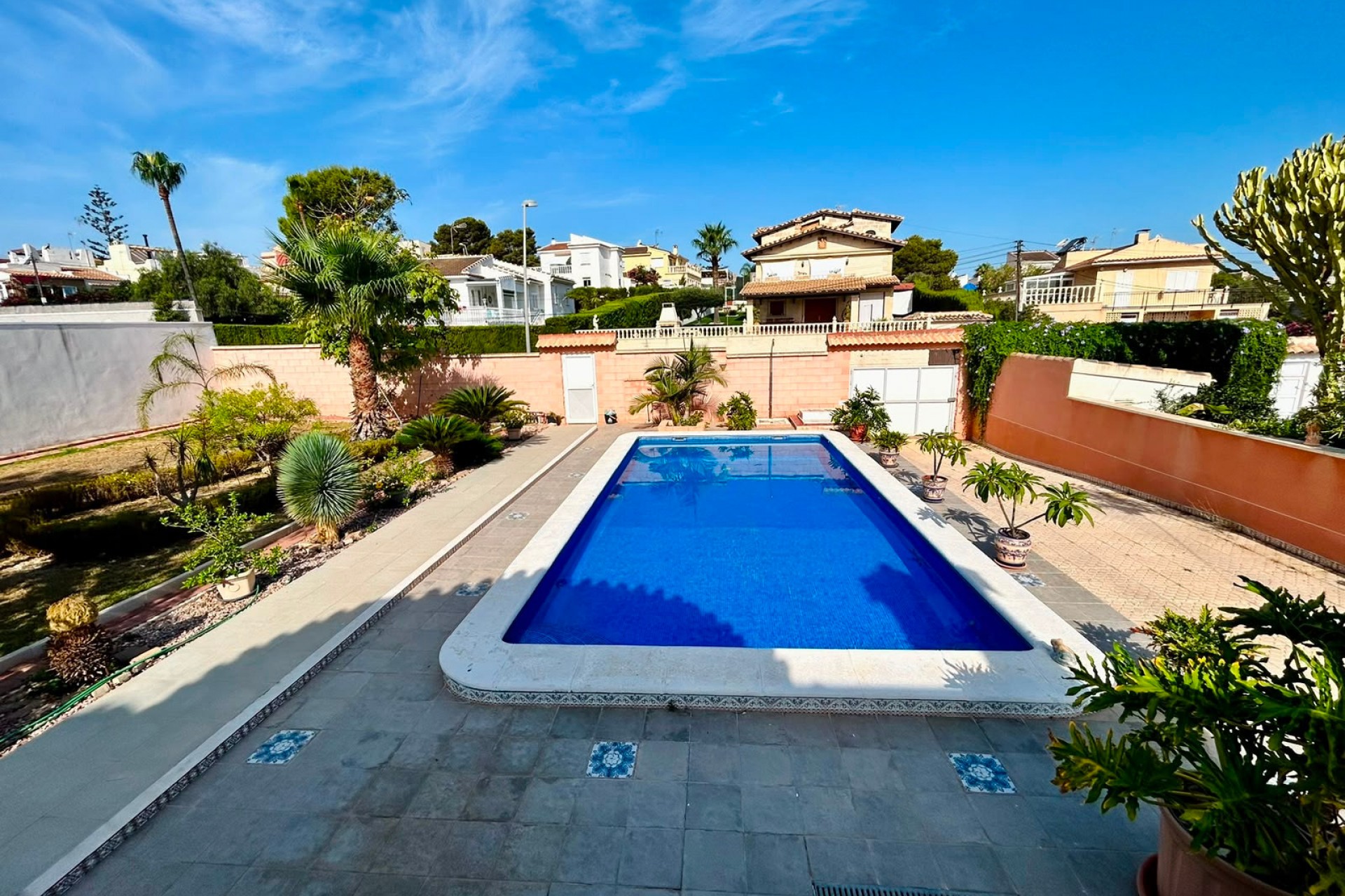 Återförsäljning - Villa -
Orihuela - Inland