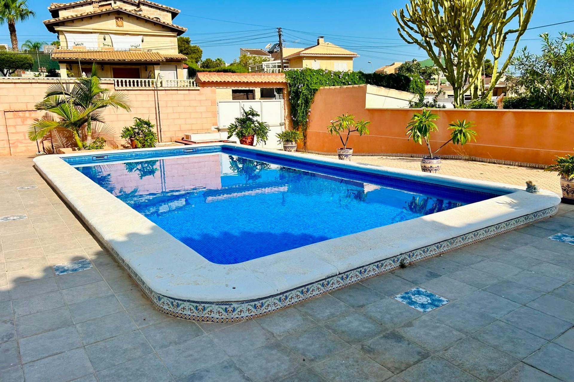 Återförsäljning - Villa -
Orihuela - Inland