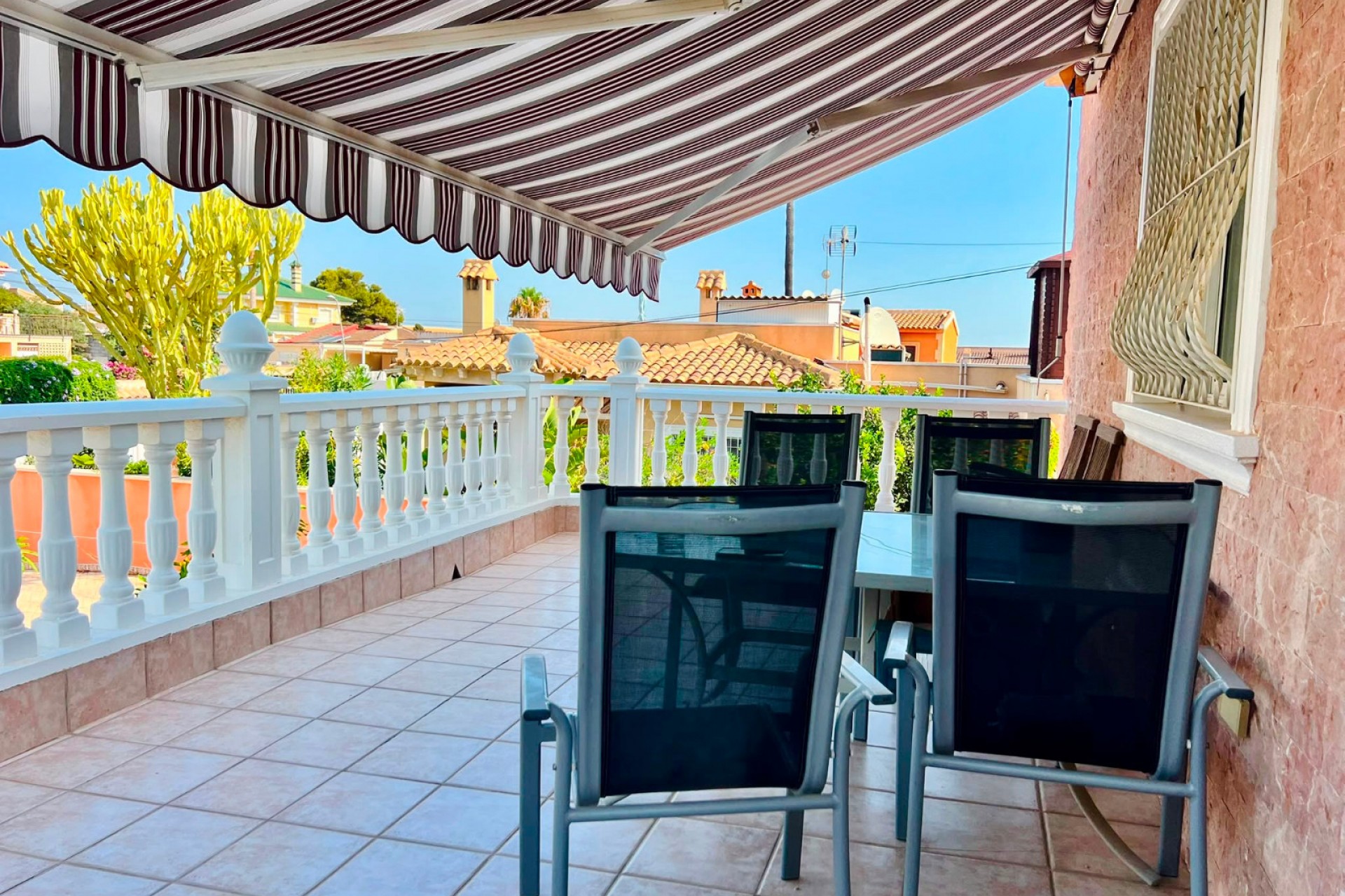 Återförsäljning - Villa -
Orihuela - Inland