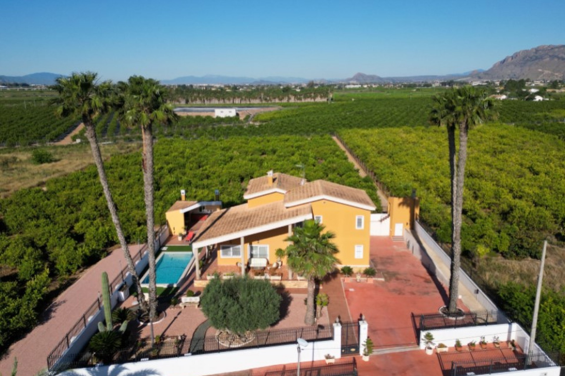 Återförsäljning - Villa -
Orihuela - Inland