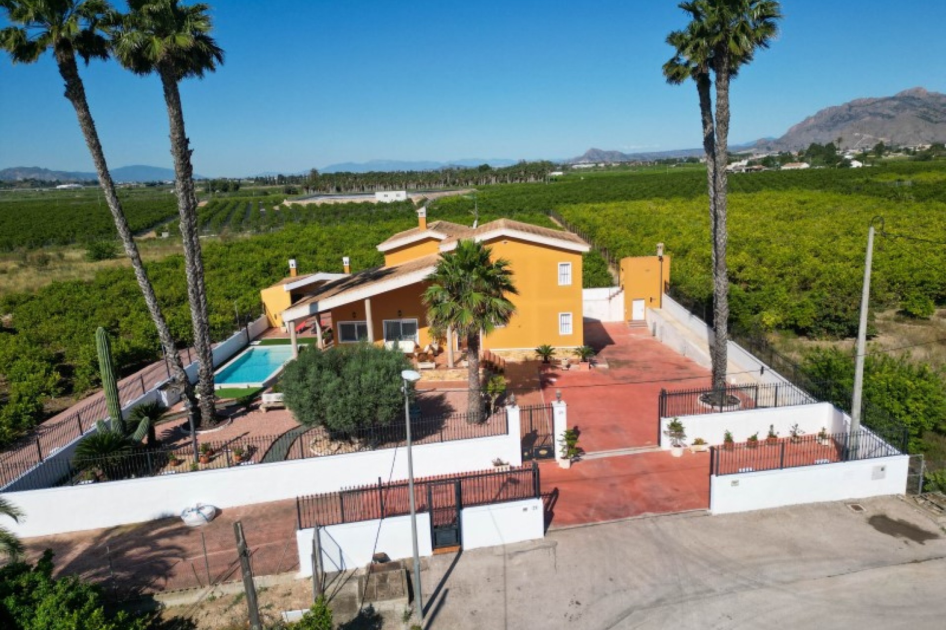 Återförsäljning - Villa -
Orihuela - Inland