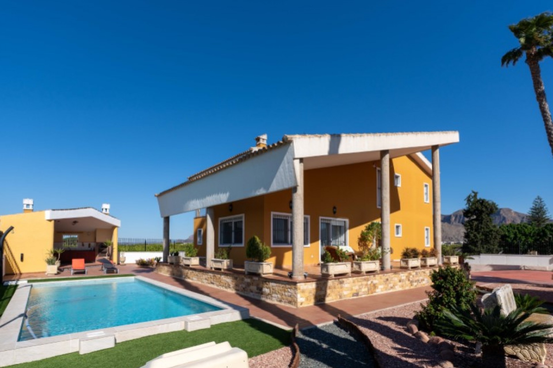 Återförsäljning - Villa -
Orihuela - Inland