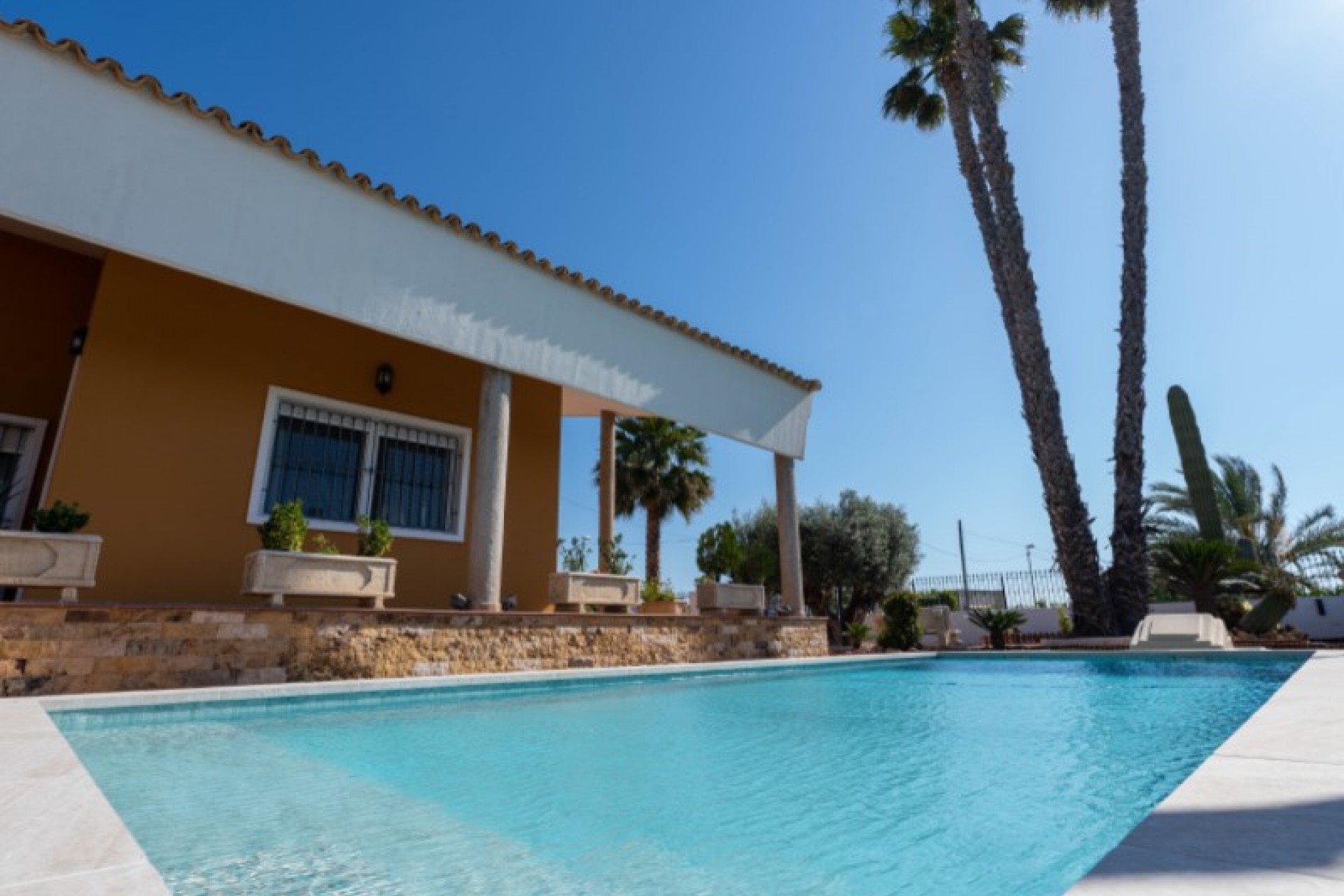 Återförsäljning - Villa -
Orihuela - Inland