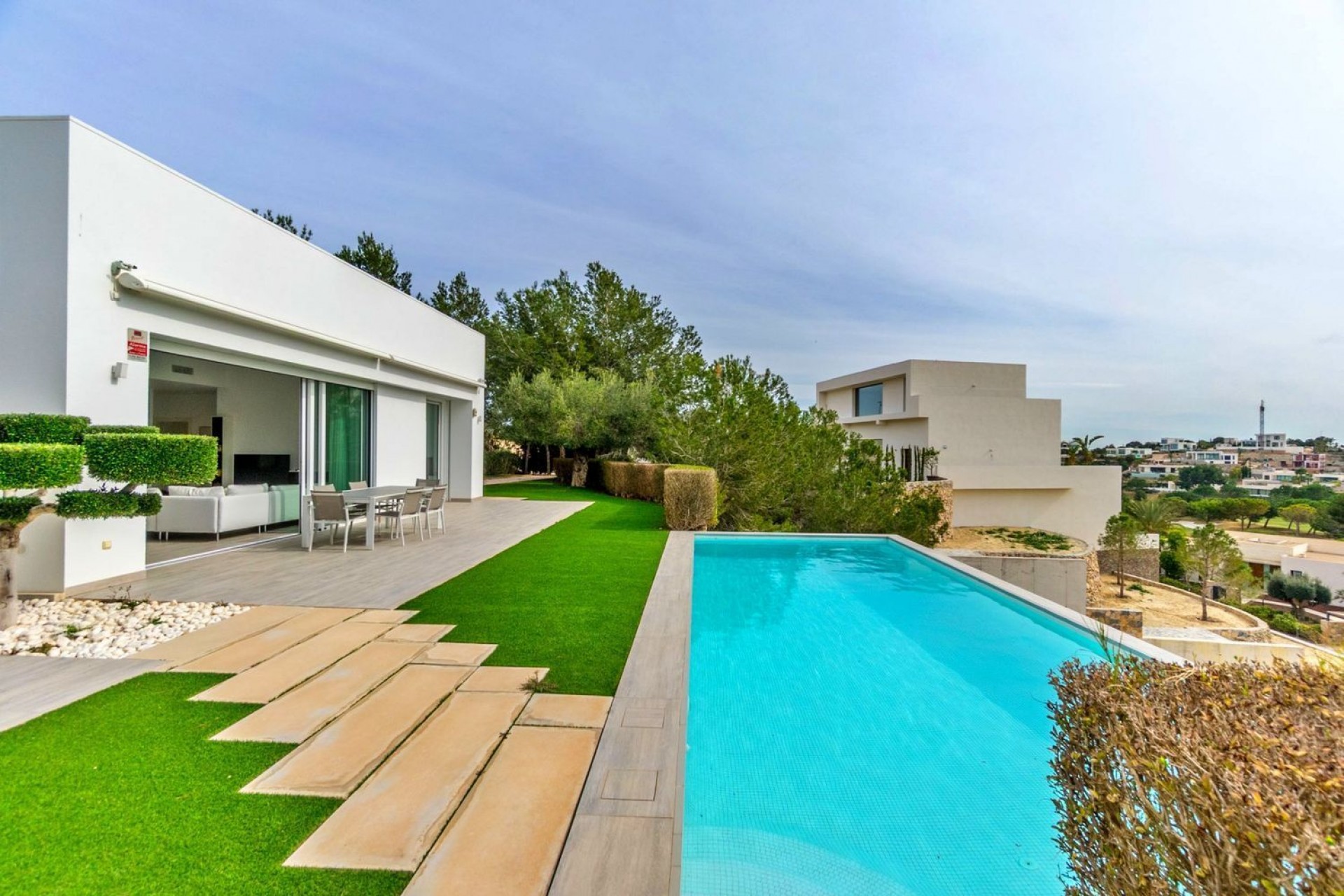 Återförsäljning - Villa -
Orihuela - Las Colinas Golf