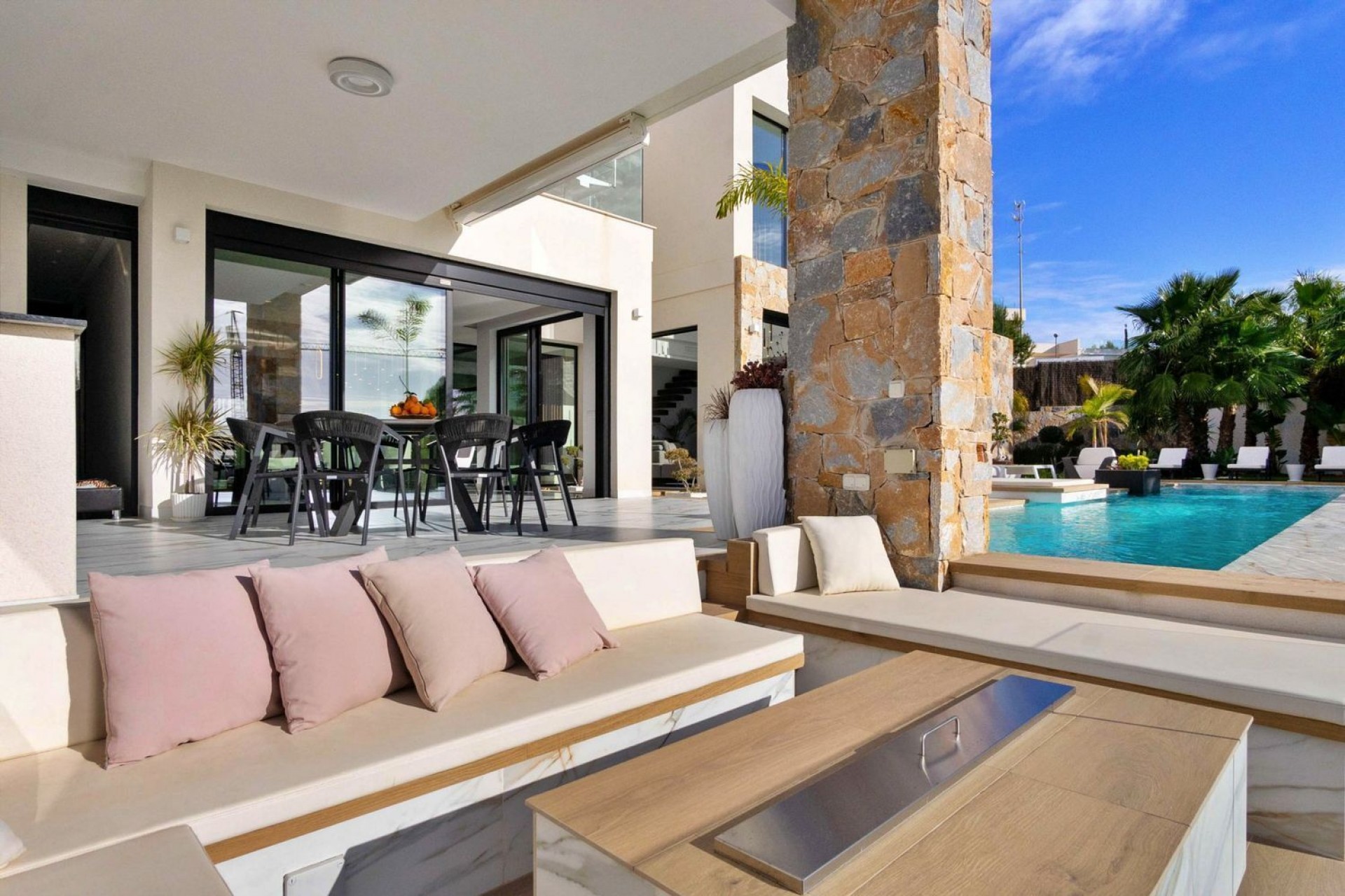 Återförsäljning - Villa -
Orihuela - Las Colinas Golf