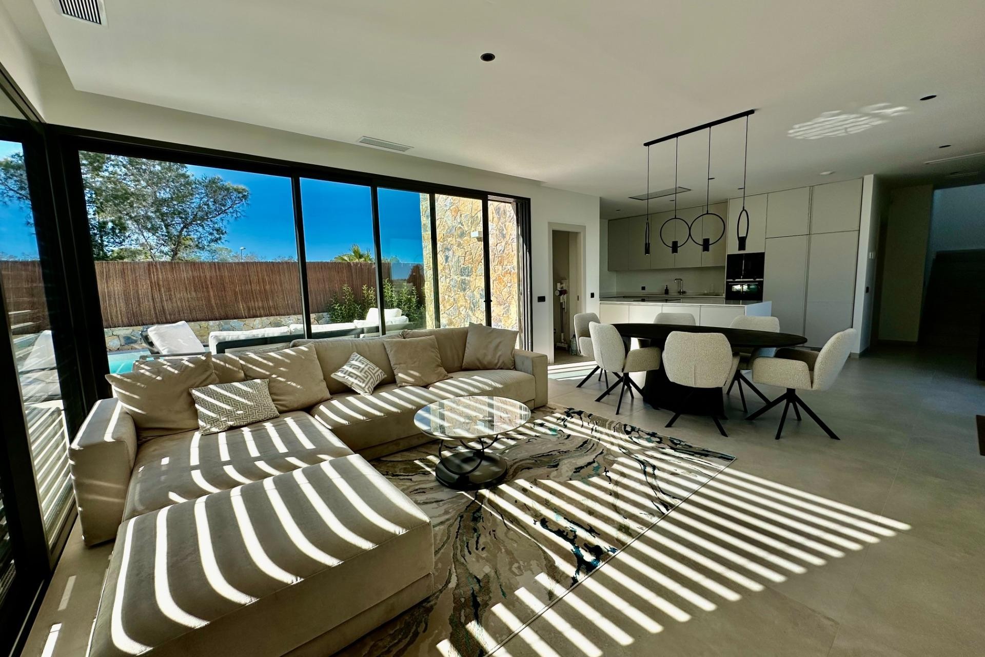 Återförsäljning - Villa -
Orihuela - Las Colinas Golf