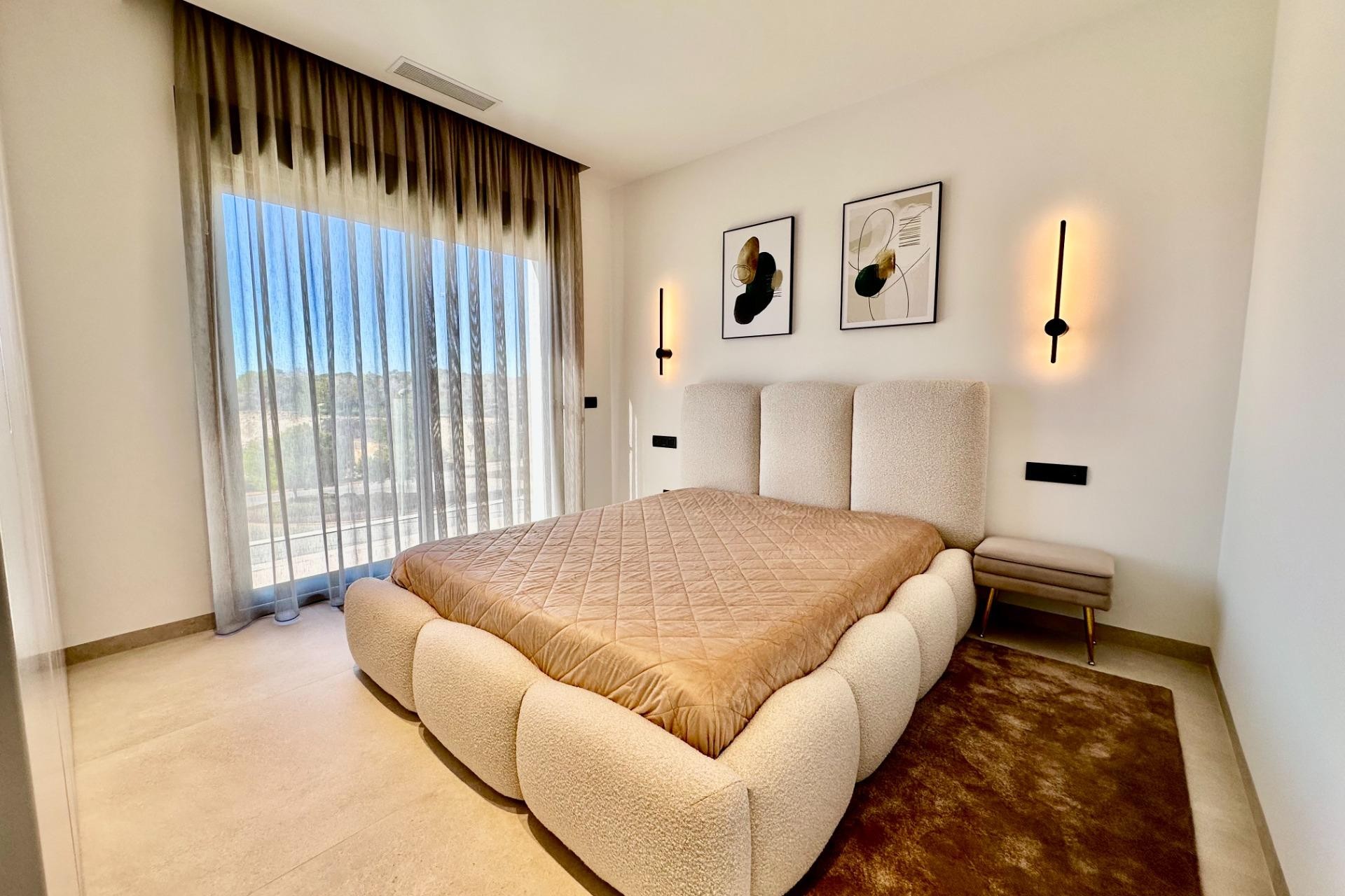 Återförsäljning - Villa -
Orihuela - Las Colinas Golf