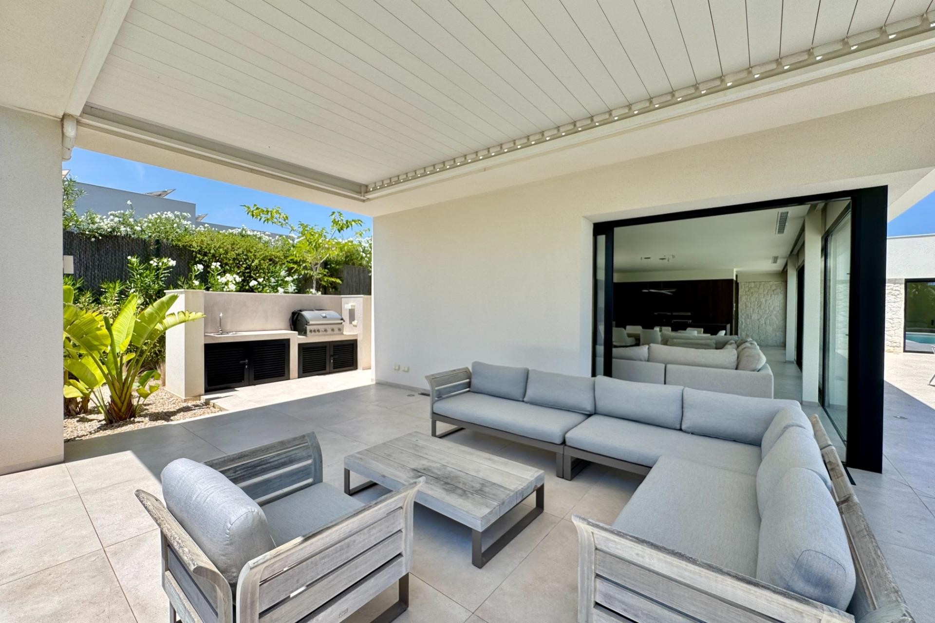 Återförsäljning - Villa -
Orihuela - Las Colinas Golf