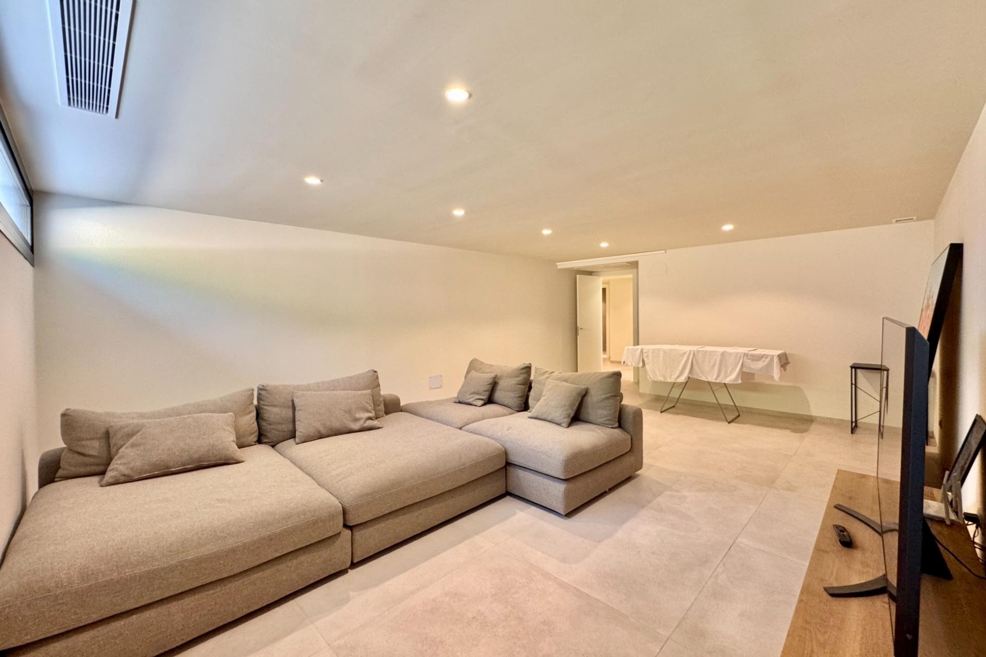 Återförsäljning - Villa -
Orihuela - Las Colinas Golf