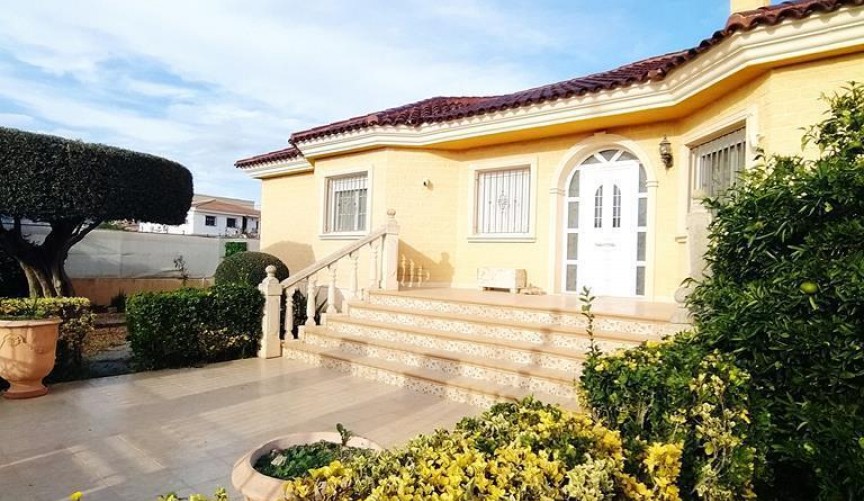 Återförsäljning - Villa -
Orihuela - LOS DESEMPARADOS