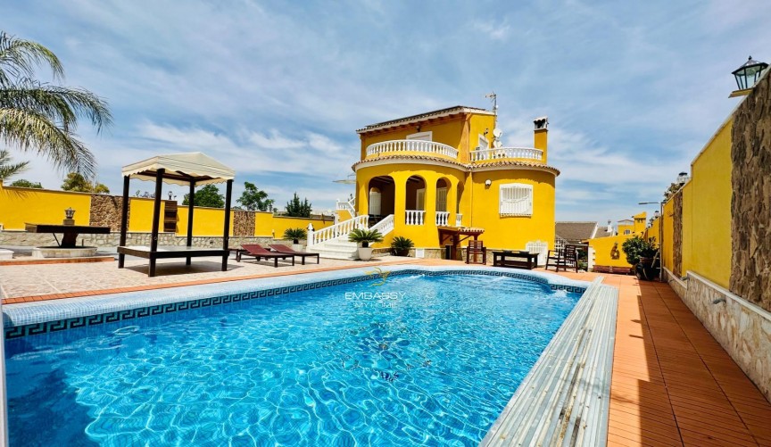 Återförsäljning - Villa -
Orihuela - Urb. Montepinar