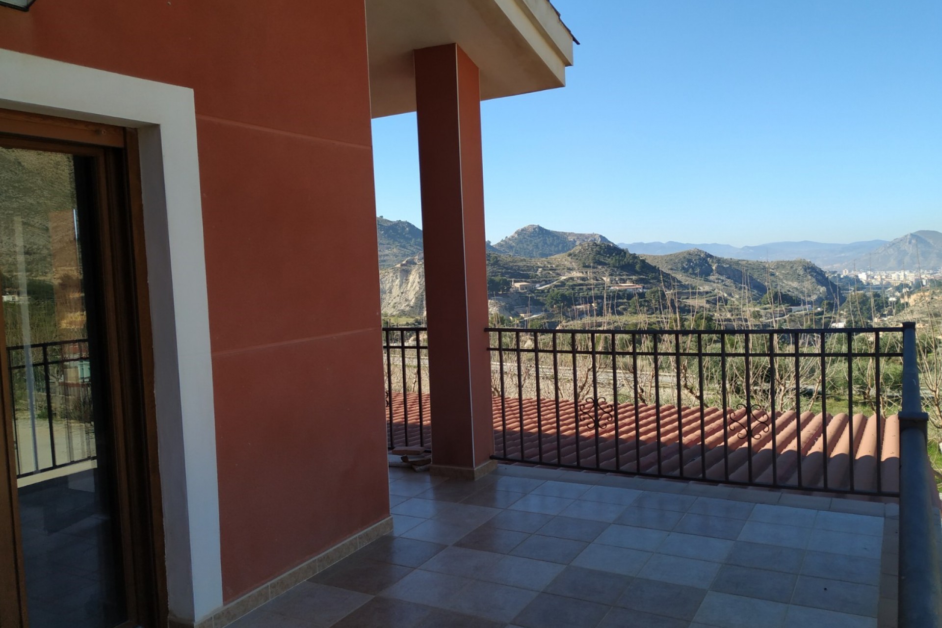 Återförsäljning - Villa -
Petrer - Inland