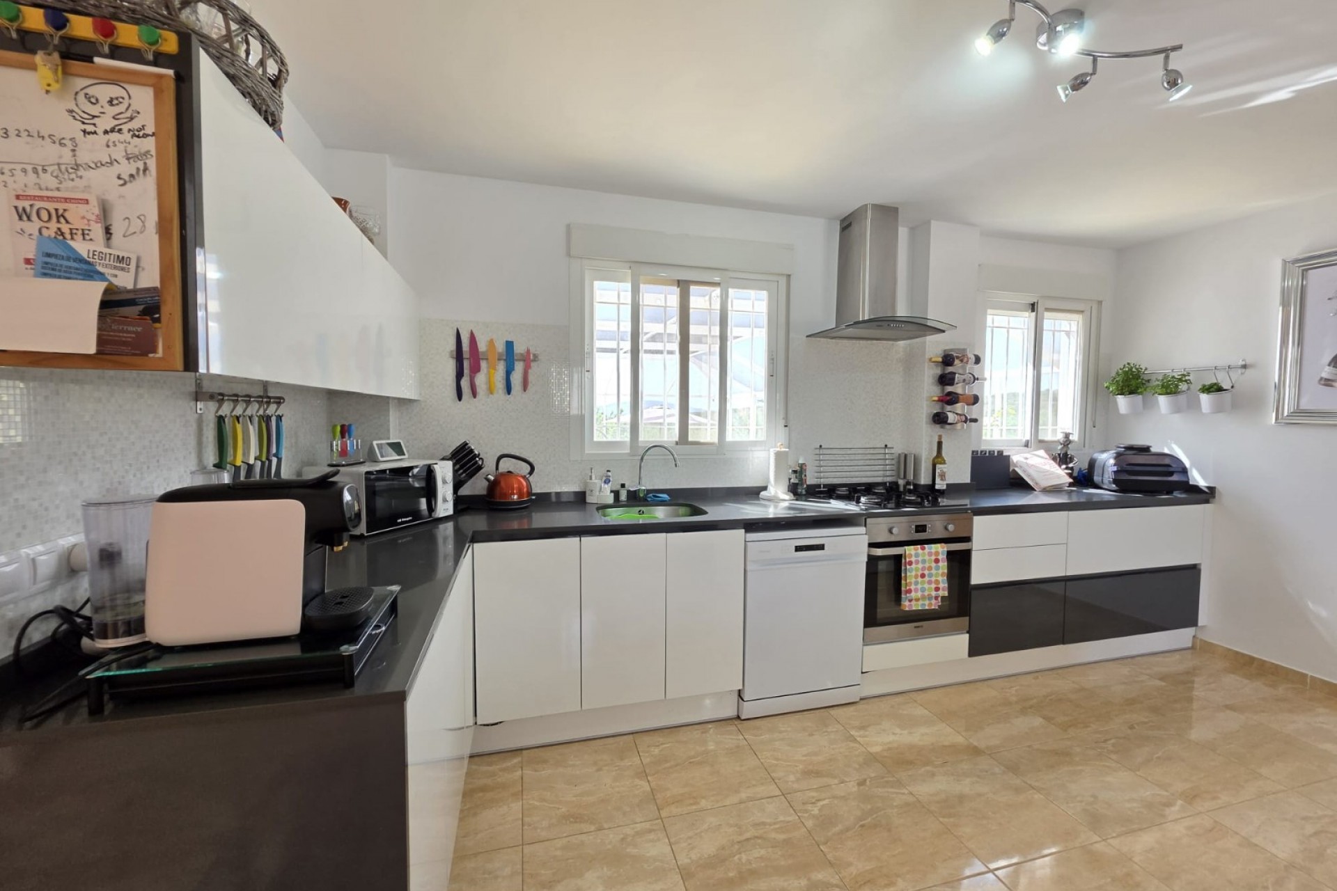 Återförsäljning - Villa -
Pinoso - Inland