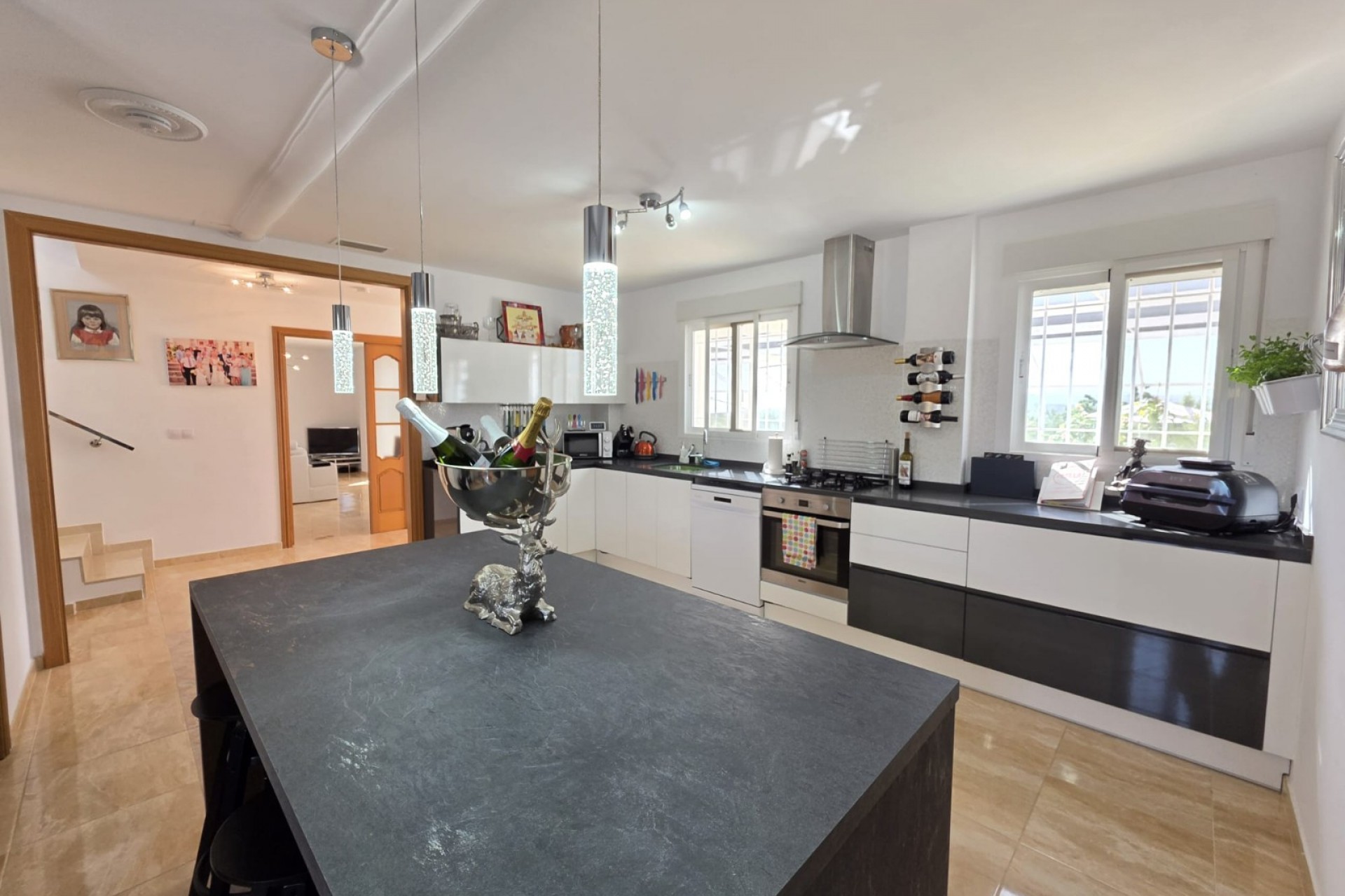 Återförsäljning - Villa -
Pinoso - Inland