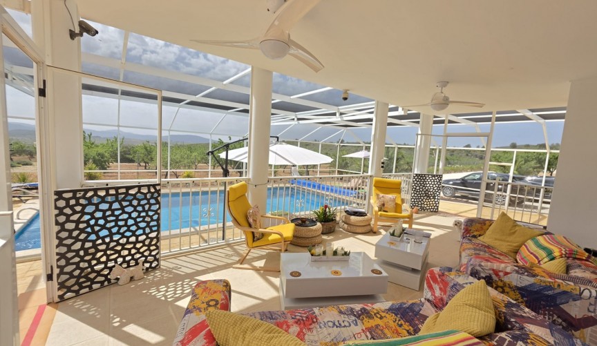 Återförsäljning - Villa -
Pinoso - Inland