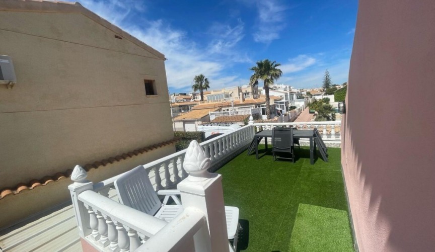 Återförsäljning - Villa -
Playa Flamenca - Costa Blanca