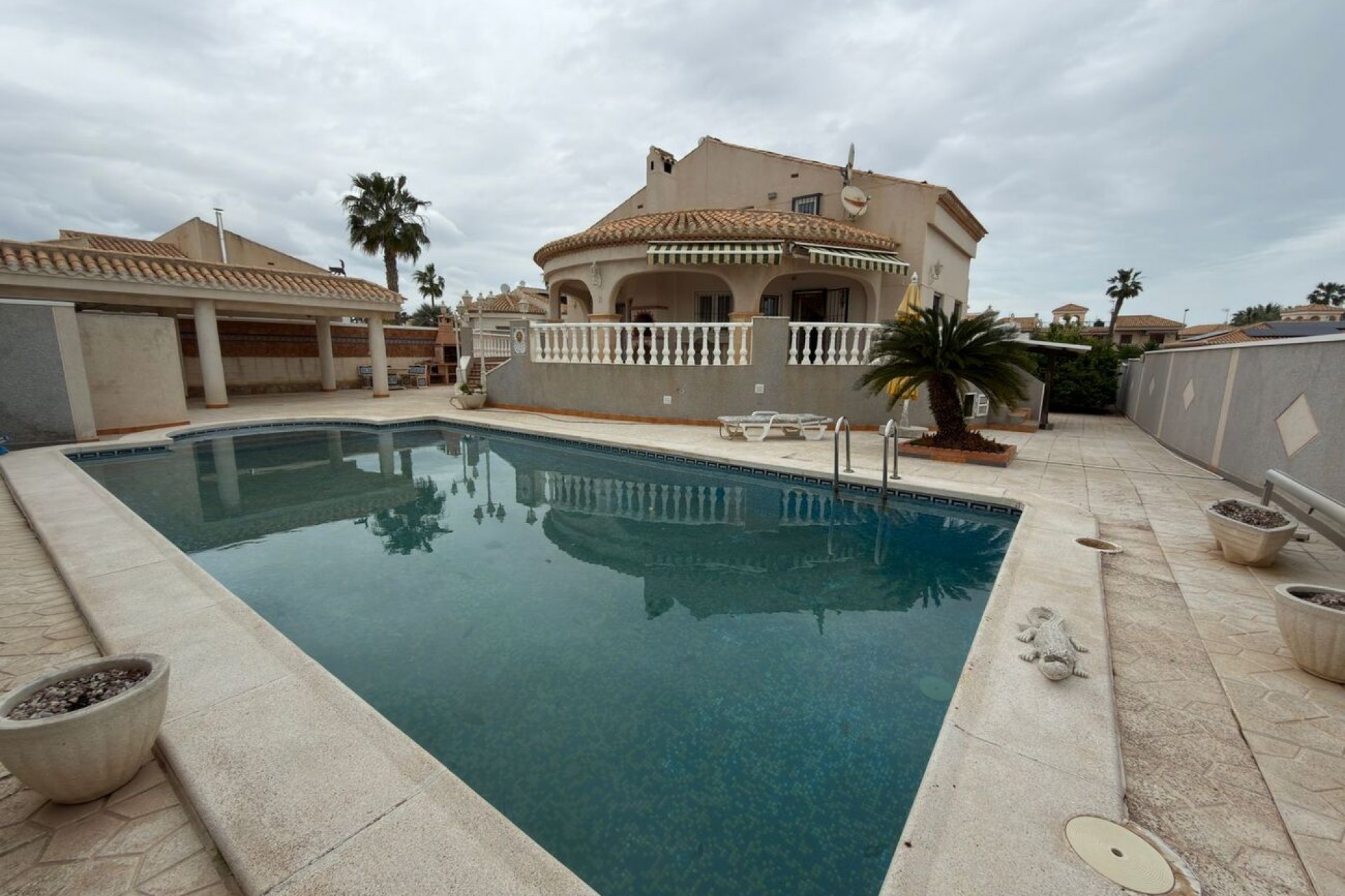 Återförsäljning - Villa -
Playa Flamenca - Costa Blanca