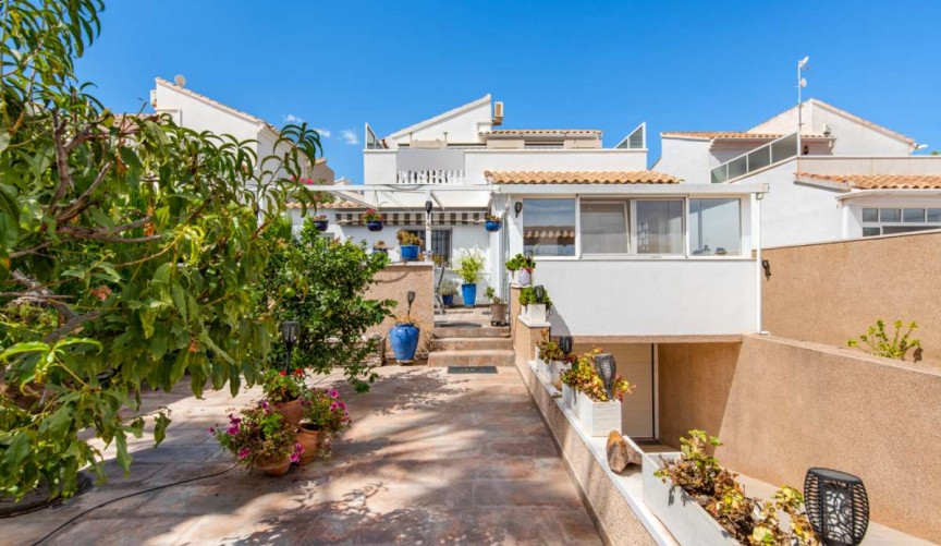 Återförsäljning - Villa -
Punta Prima - Costa Blanca