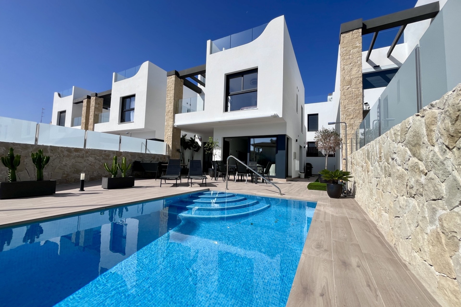 Återförsäljning - Villa -
Punta Prima - Costa Blanca